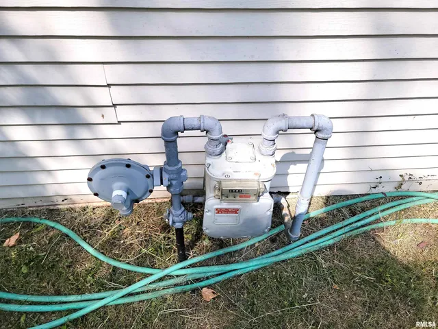 $45,000 | 595 West Street, Louisville, IL 62858