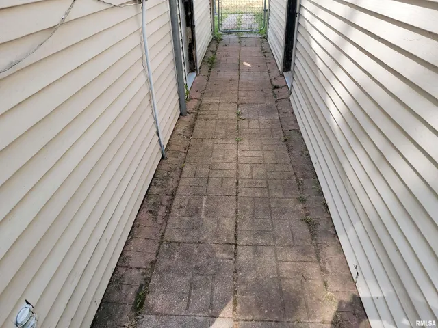 $45,000 | 595 West Street, Louisville, IL 62858