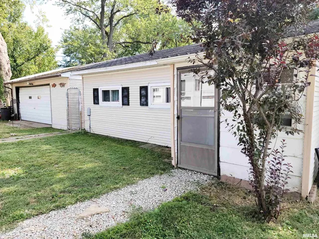 $45,000 | 595 West Street, Louisville, IL 62858