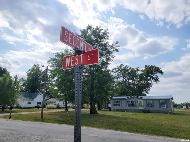 $45,000 | 595 West Street, Louisville, IL 62858