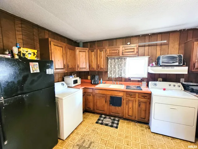 $45,000 | 595 West Street, Louisville, IL 62858