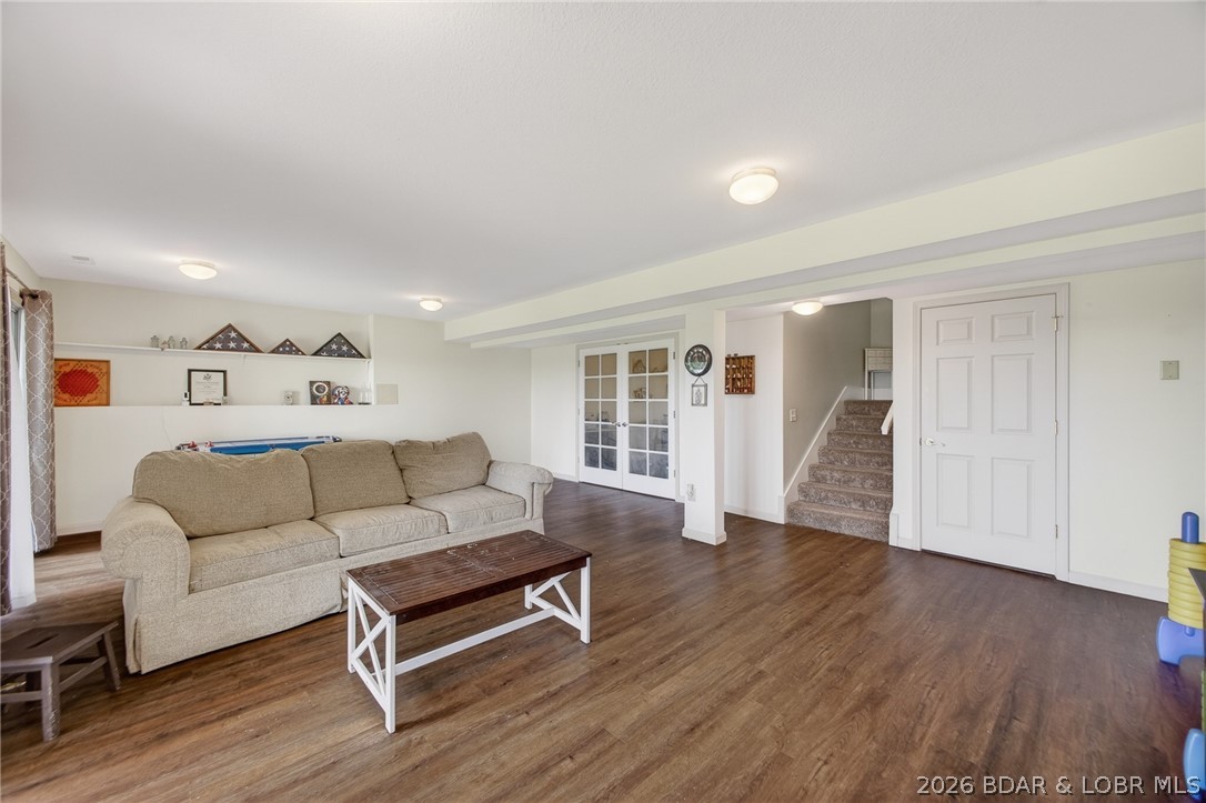 16 Duckhead Road Lake Ozark, MO 65049 - Photo 27 of 50 Generously sized room with new flooring