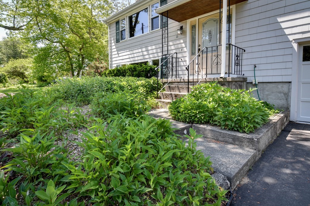 11 Woodmere Road Framingham, MA 01701 - Photo 4 of 40 Gallery Image 4