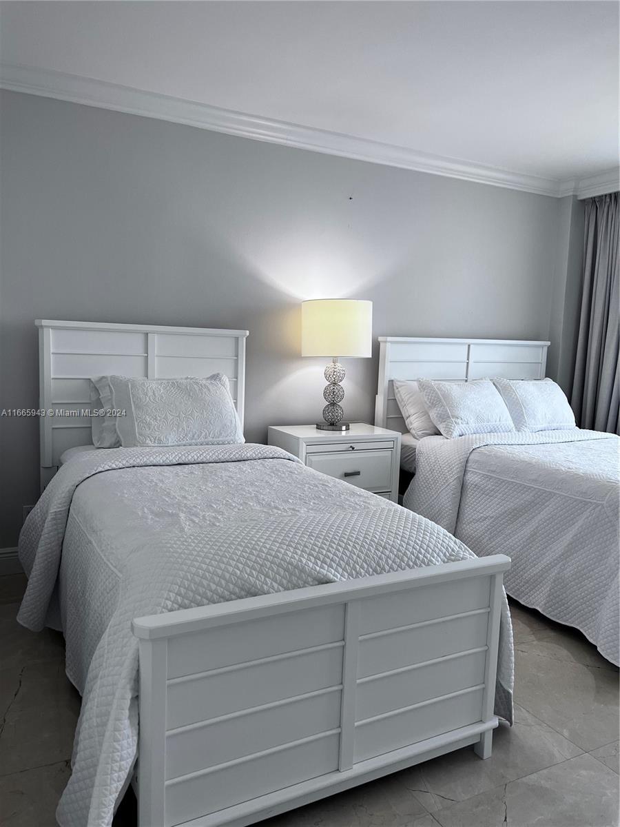 5161 Collins Avenue, Unit 505 Miami Beach, FL 33140 - Photo 29 of 31 a bedroom with a bed and lamp