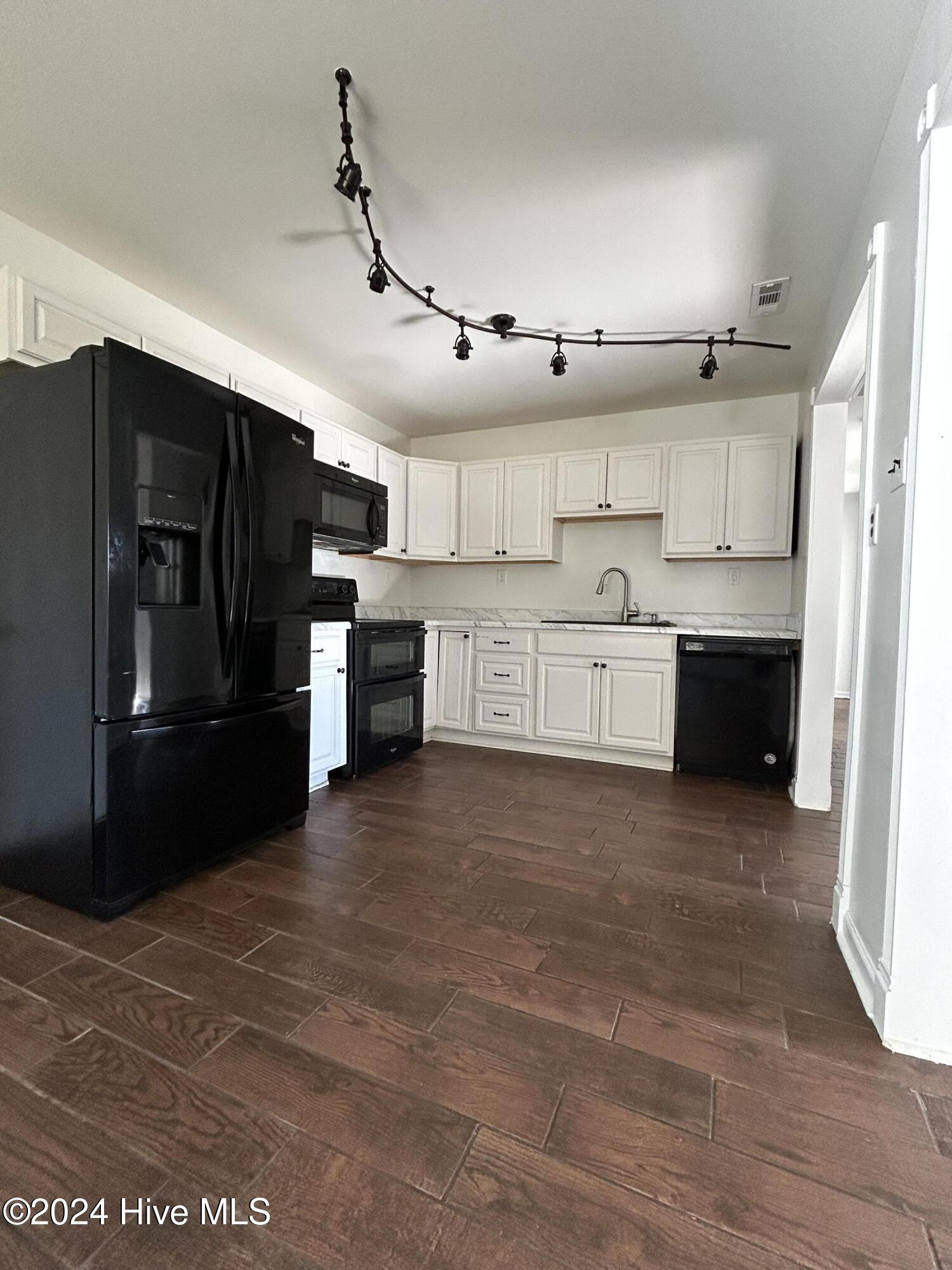 476 Riggs Road Hubert, NC 28539 - Photo 8 of 22 476 Riggs 7