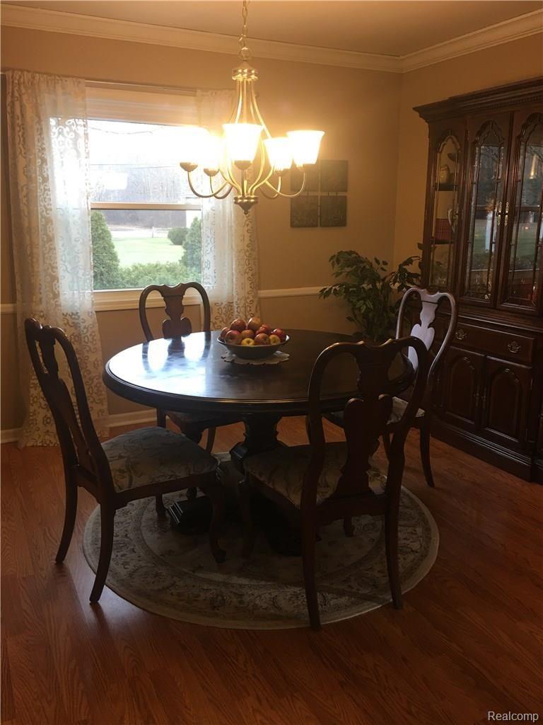 24071 Waltz Road New Boston, MI 48164 - Photo 13 of 35 Dining room