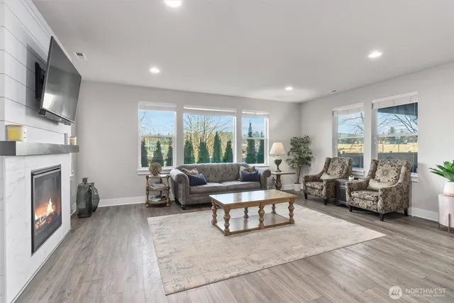 $1,100,000 | 26924 237th Place Southeast, Maple Valley, WA 98038