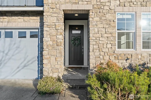 $1,100,000 | 26924 237th Place Southeast, Maple Valley, WA 98038