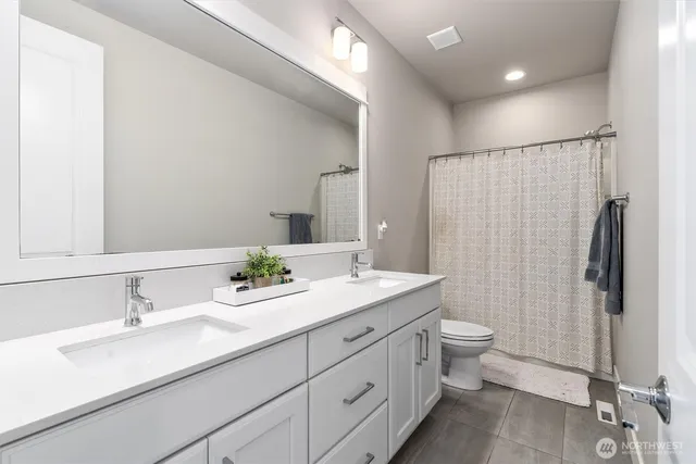 $1,100,000 | 26924 237th Place Southeast, Maple Valley, WA 98038