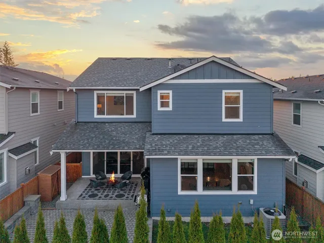 $1,100,000 | 26924 237th Place Southeast, Maple Valley, WA 98038
