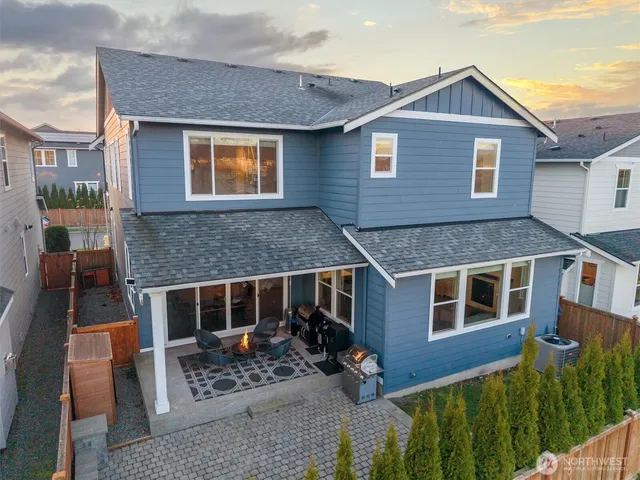 $1,100,000 | 26924 237th Place Southeast, Maple Valley, WA 98038