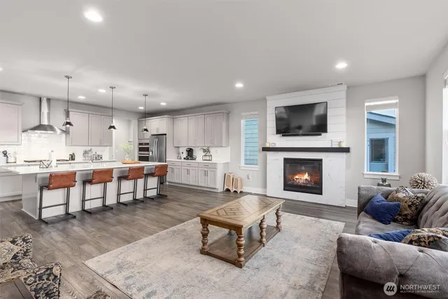 $1,100,000 | 26924 237th Place Southeast, Maple Valley, WA 98038