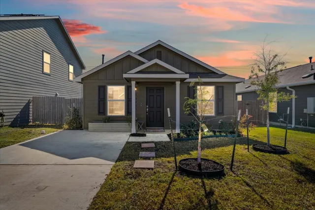 a view of a house with backyard and sitting area