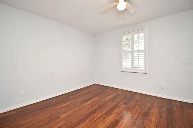 a view of a fountain in the middle of a park
