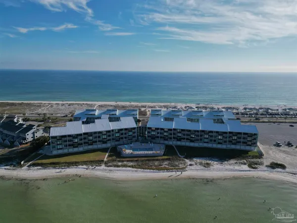 a view of a water fountain in front of a building