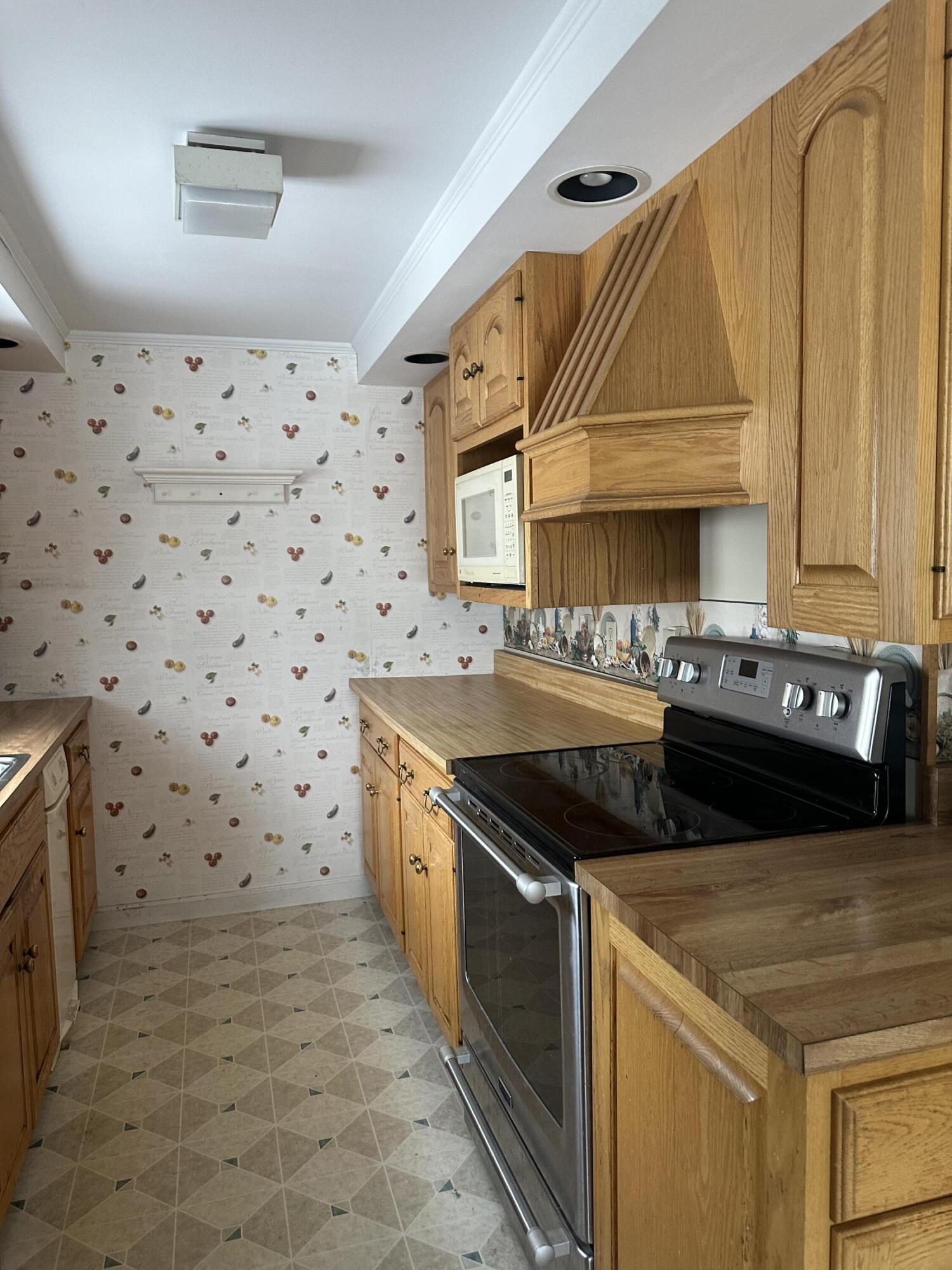 65 North Street Machias, ME 04654 - Photo 13 of 34 IMG_8285