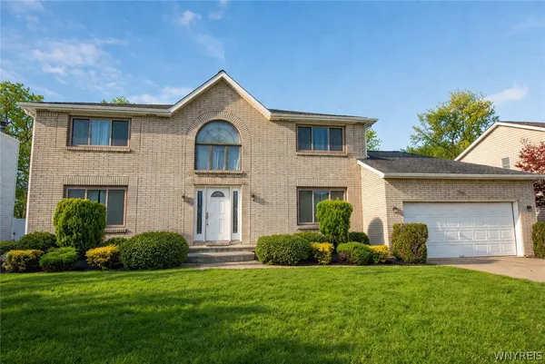 $475,000 | 5 Hidden Trail, Lancaster, NY 14086