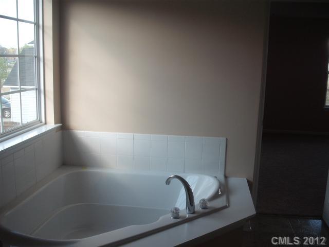 814 Reigate Road Charlotte, NC 28262 - Photo 8 of 10 Gallery Image 8