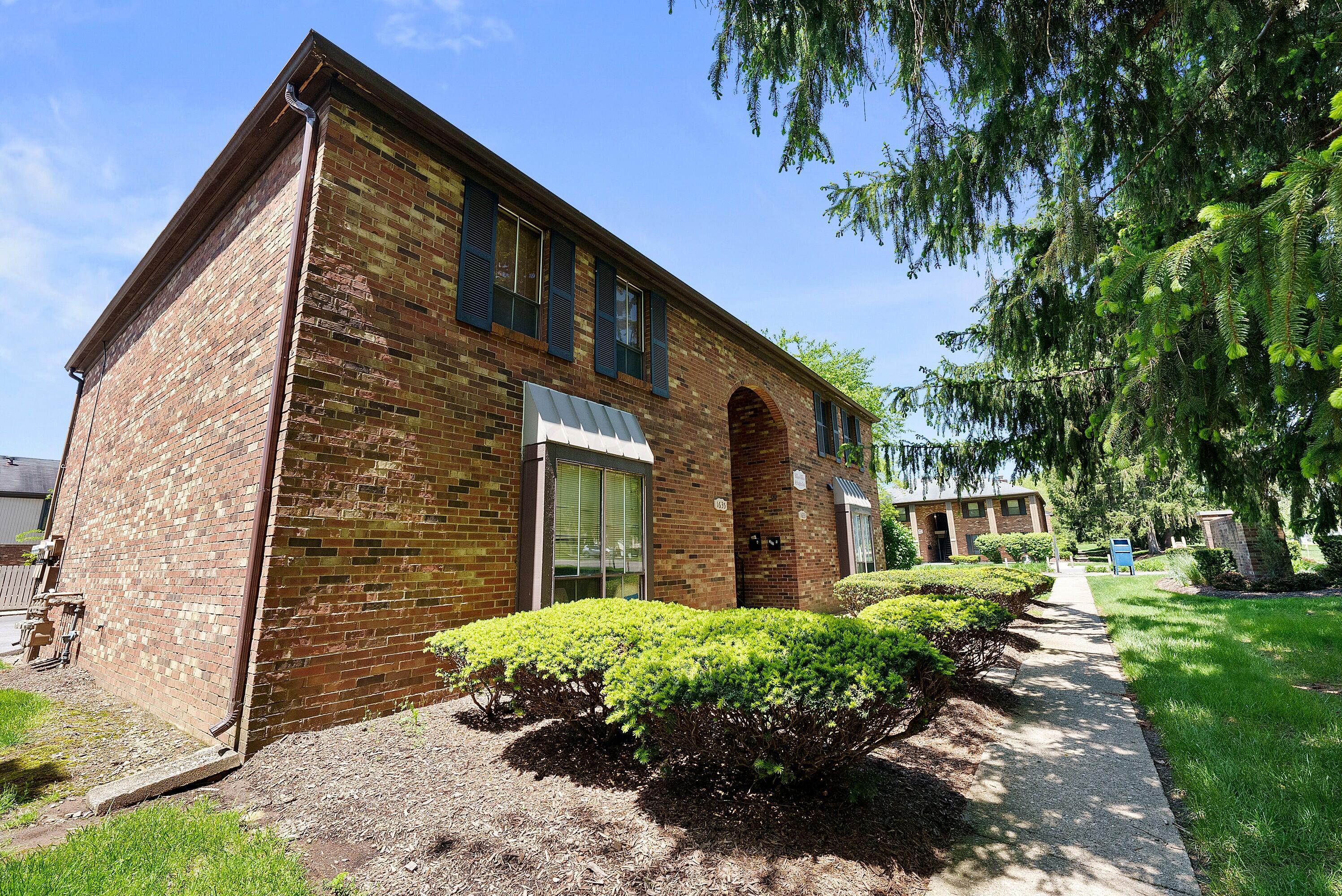 1633 McNaughten Road, Unit 1633A Columbus, OH 43232 - Photo 4 of 21 DSC00960