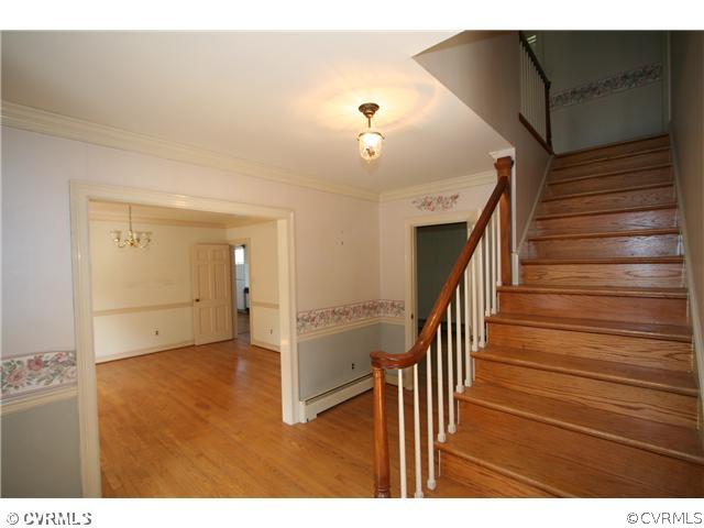 9814 River Road Henrico, VA 23238 - Photo 2 of 12 Foyer