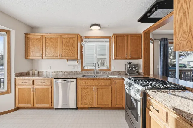 $385,000 | 4123 Yates Avenue North, Robbinsdale, MN 55422