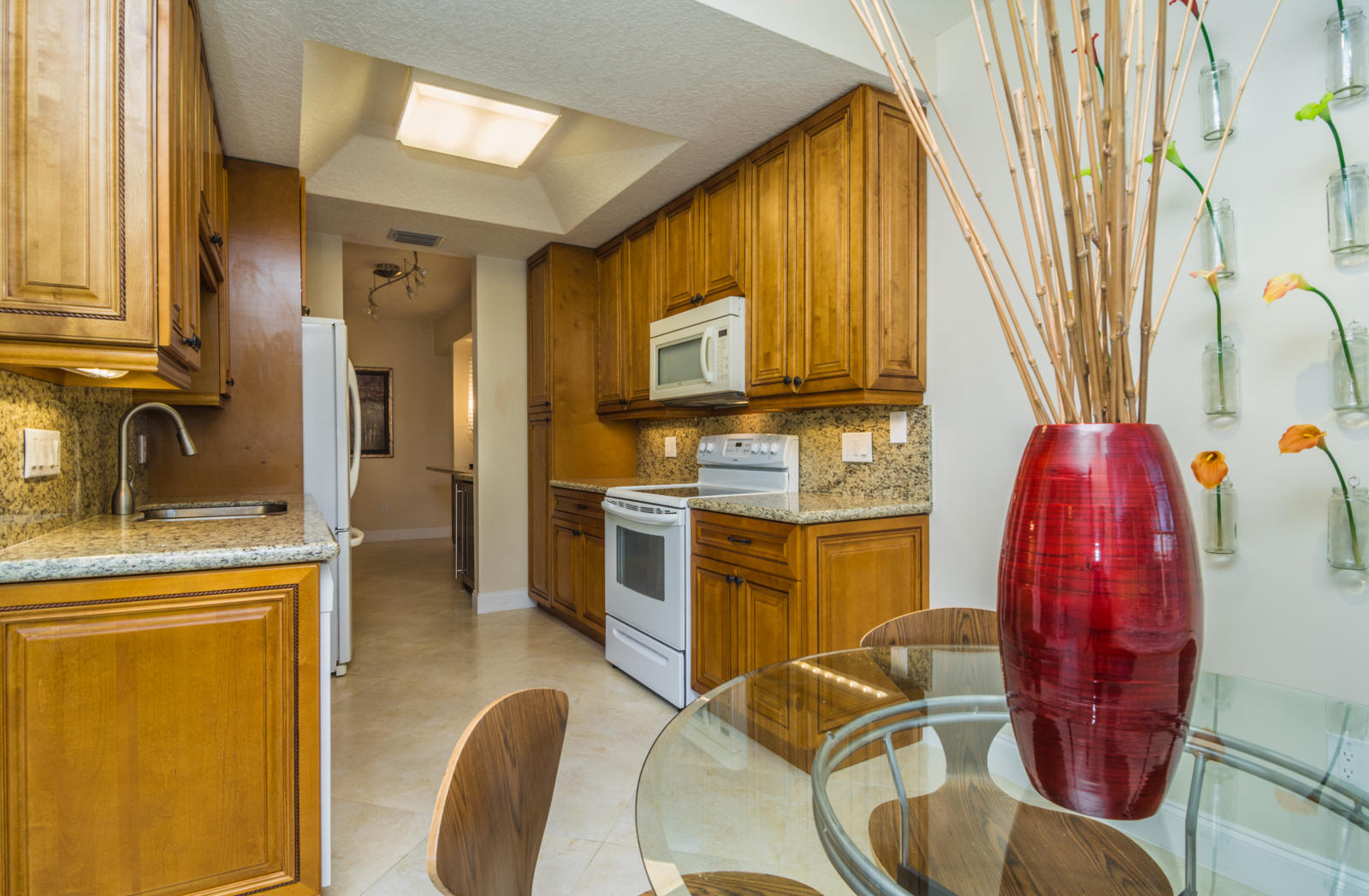 17060 Emile Street, Unit 4 Boca Raton, FL 33487 - Photo 12 of 31 377C89A8-5D41-4BFB-8406-D4B4A183E13C