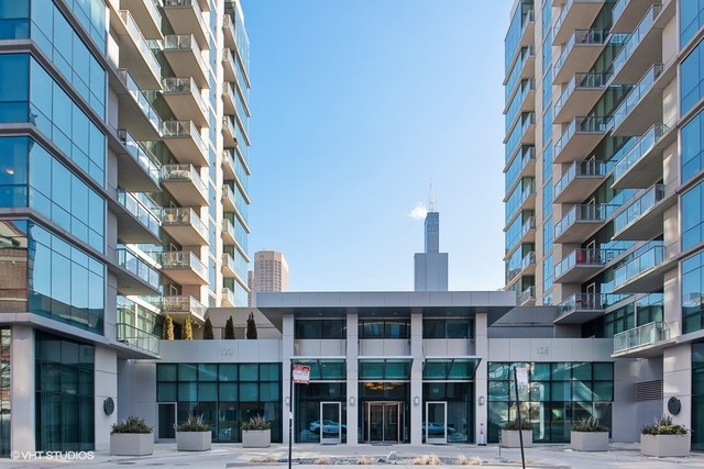 123 South Green Street, Unit 1007B Chicago, IL 60607 - Photo 1 of 15