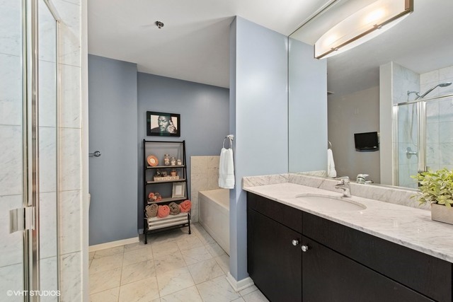 123 South Green Street, Unit 1007B Chicago, IL 60607 - Photo 9 of 15