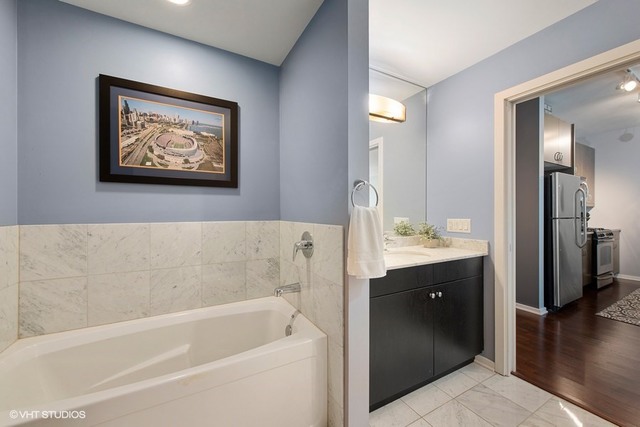 123 South Green Street, Unit 1007B Chicago, IL 60607 - Photo 10 of 15