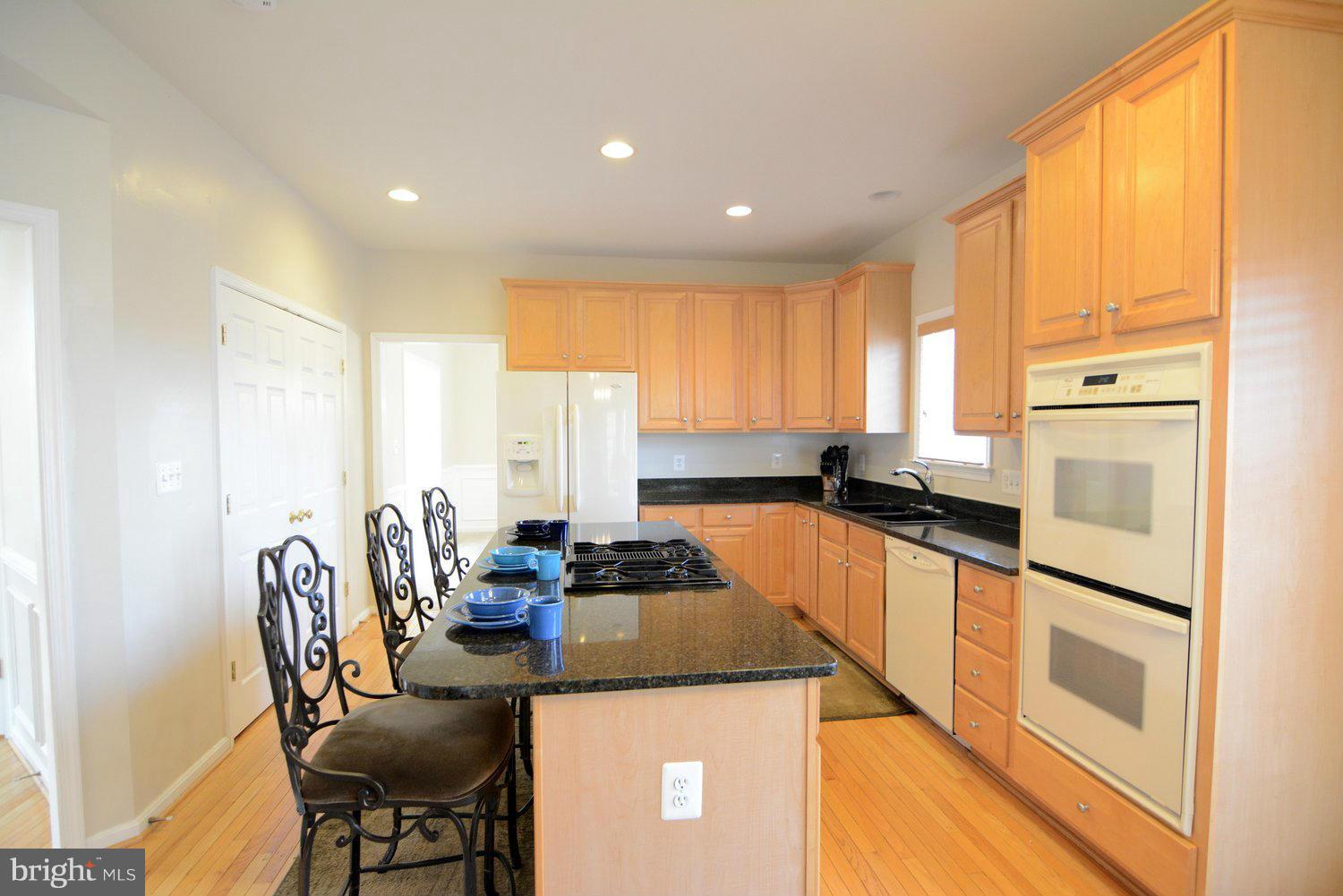 13242 Braddock Road Clifton, VA 20124 - Photo 4 of 30 Kitchen
