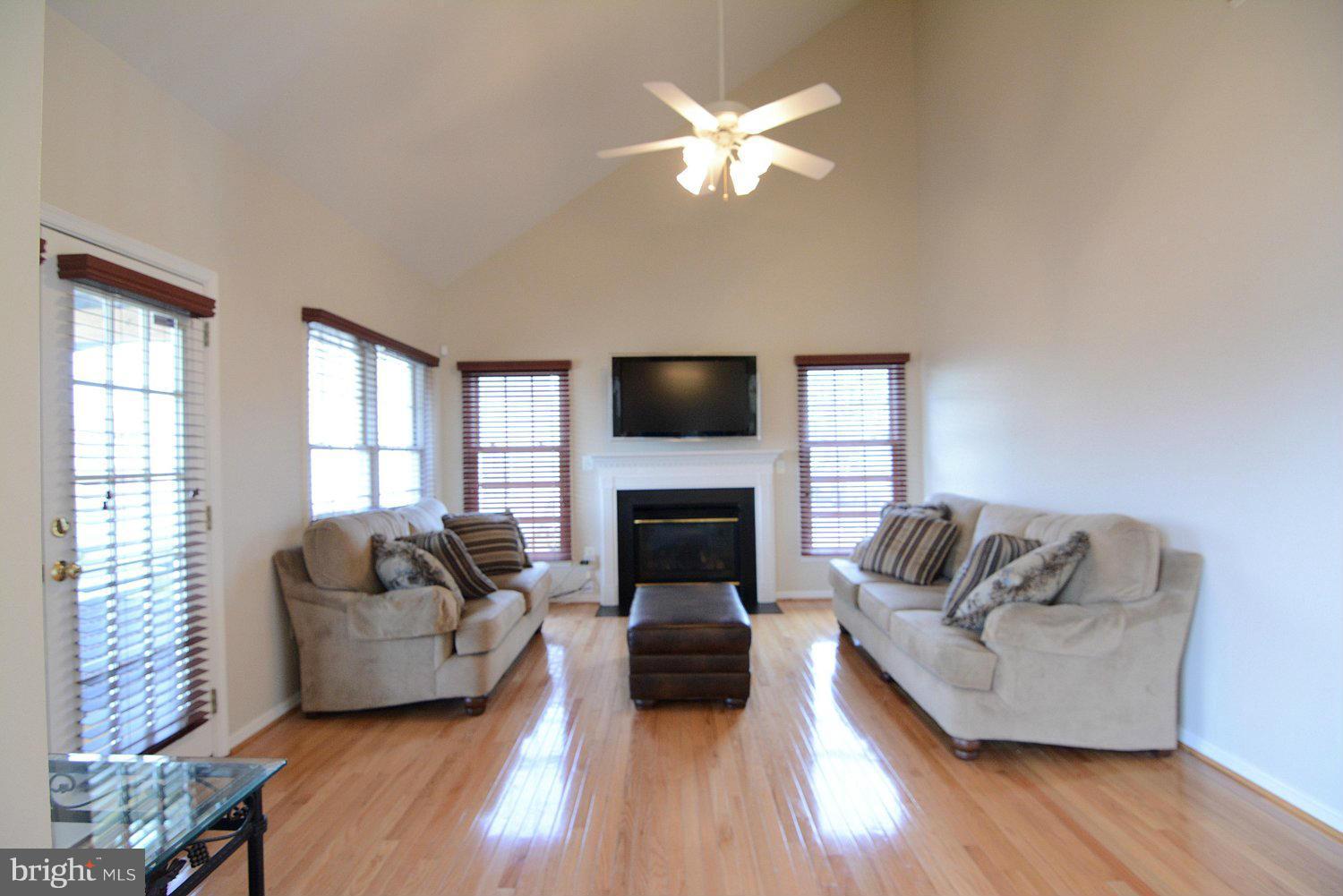 13242 Braddock Road Clifton, VA 20124 - Photo 7 of 30 Vaulted Family Room
