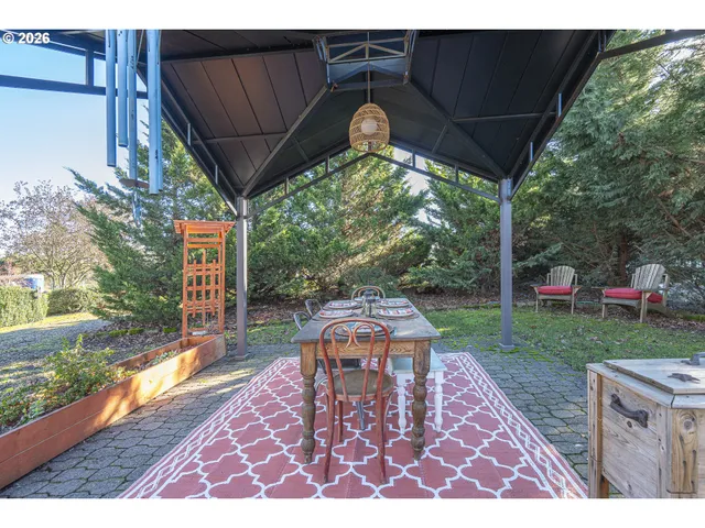 $795,000 | 24618 Highway 99, Junction City, OR 97448