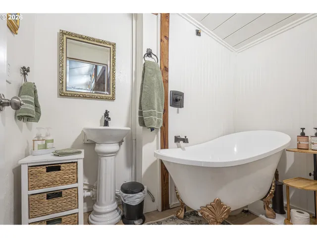 $795,000 | 24618 Highway 99, Junction City, OR 97448