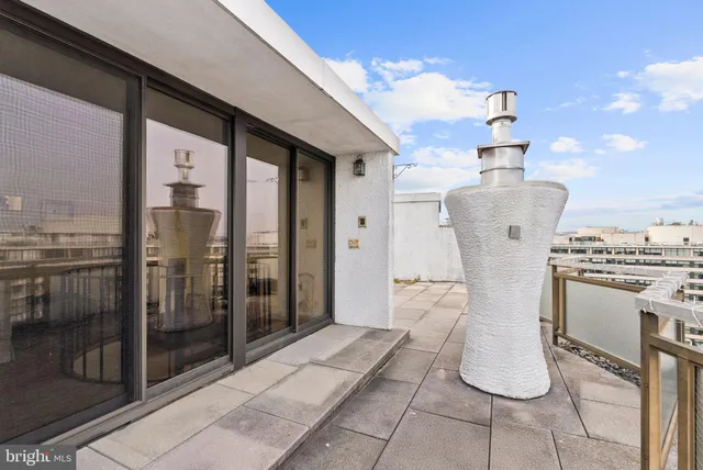 a view of a walk in closet