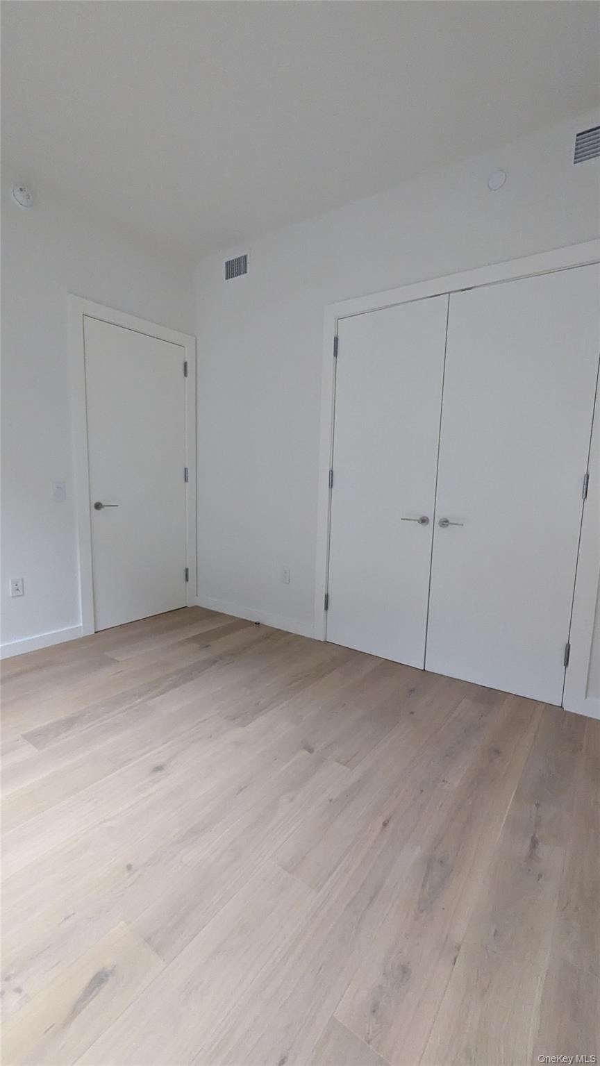 135 East 47th Street, Unit 21A Manhattan, NY 10017 - Photo 6 of 21 a view of an empty room