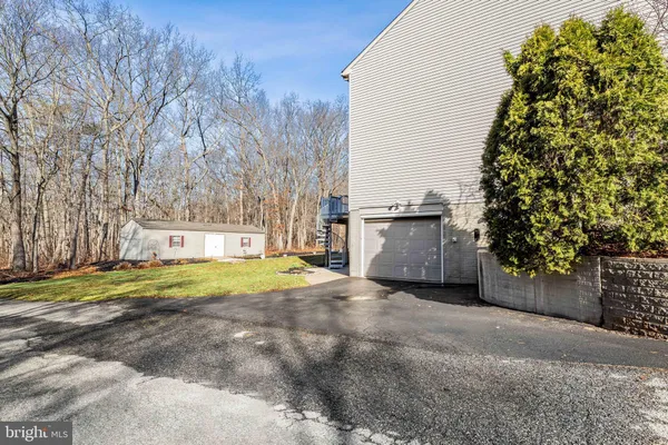 a view of a house with backyard and trees