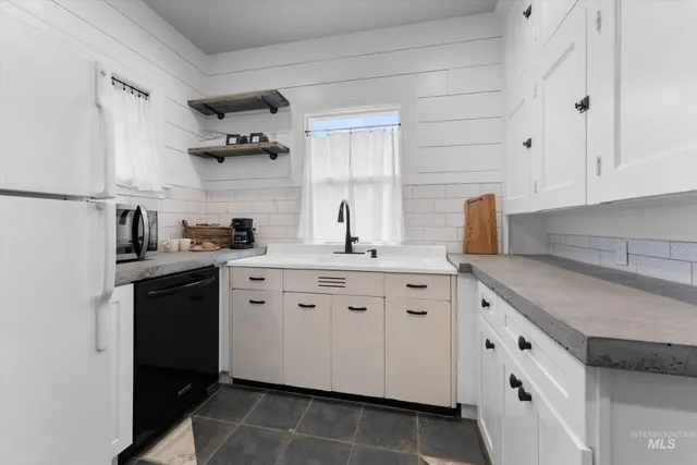 $299,000 | 160 East Arthur Avenue, Glenns Ferry, ID 83623