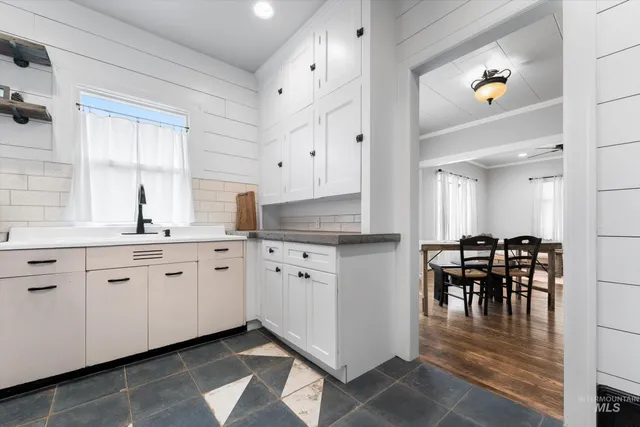 $299,000 | 160 East Arthur Avenue, Glenns Ferry, ID 83623