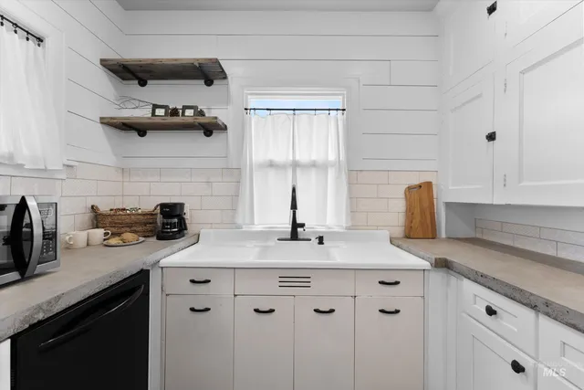 $299,000 | 160 East Arthur Avenue, Glenns Ferry, ID 83623