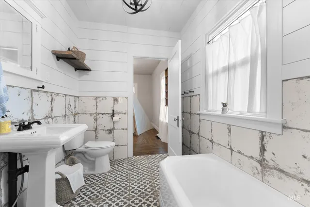 $299,000 | 160 East Arthur Avenue, Glenns Ferry, ID 83623