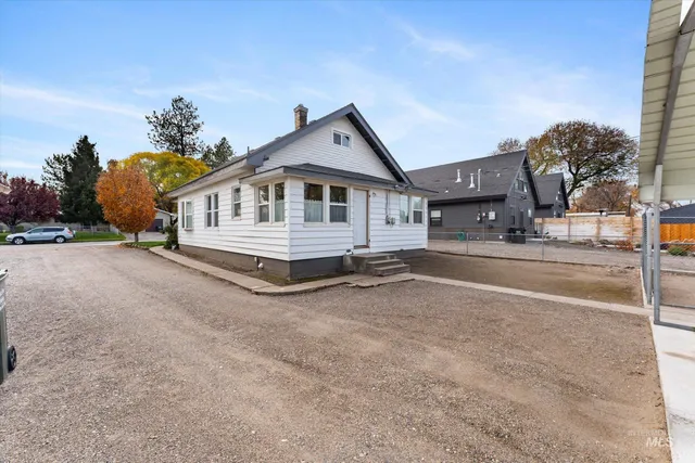 $299,000 | 160 East Arthur Avenue, Glenns Ferry, ID 83623