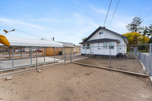$299,000 | 160 East Arthur Avenue, Glenns Ferry, ID 83623