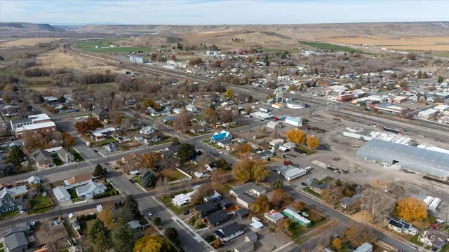 $299,000 | 160 East Arthur Avenue, Glenns Ferry, ID 83623