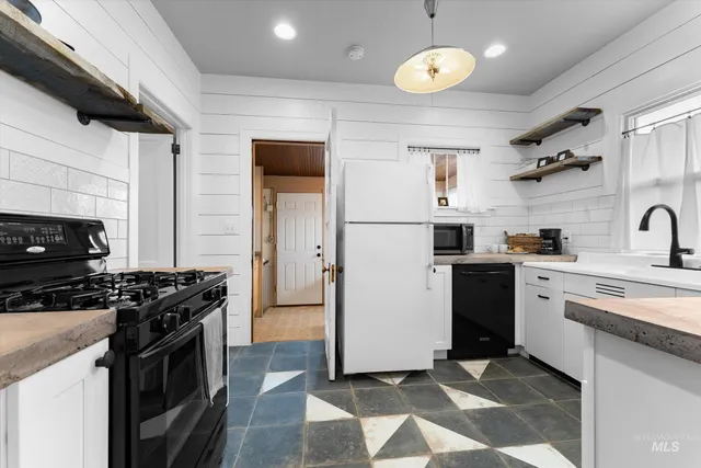 $299,000 | 160 East Arthur Avenue, Glenns Ferry, ID 83623