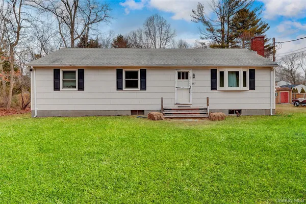 $525,000 | 187 Hot Water Street, Manorville, NY 11949