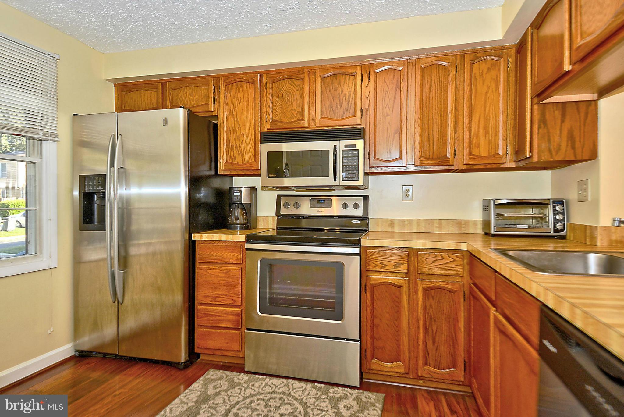 18 Cross Ridge Court Germantown, MD 20874 - Photo 3 of 30 Kitchen w/refinished cabinets, SS Appliances
