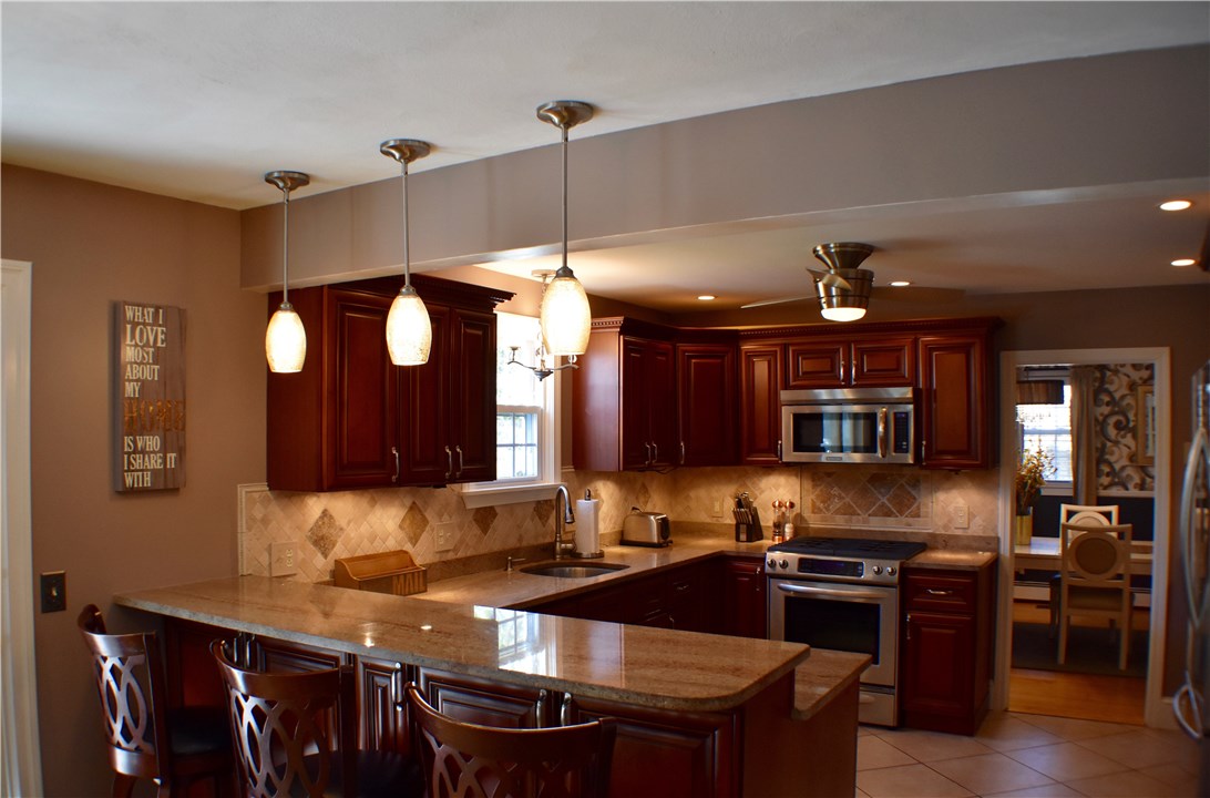 594 Blackrock Road Coventry, RI 02816 - Photo 7 of 37