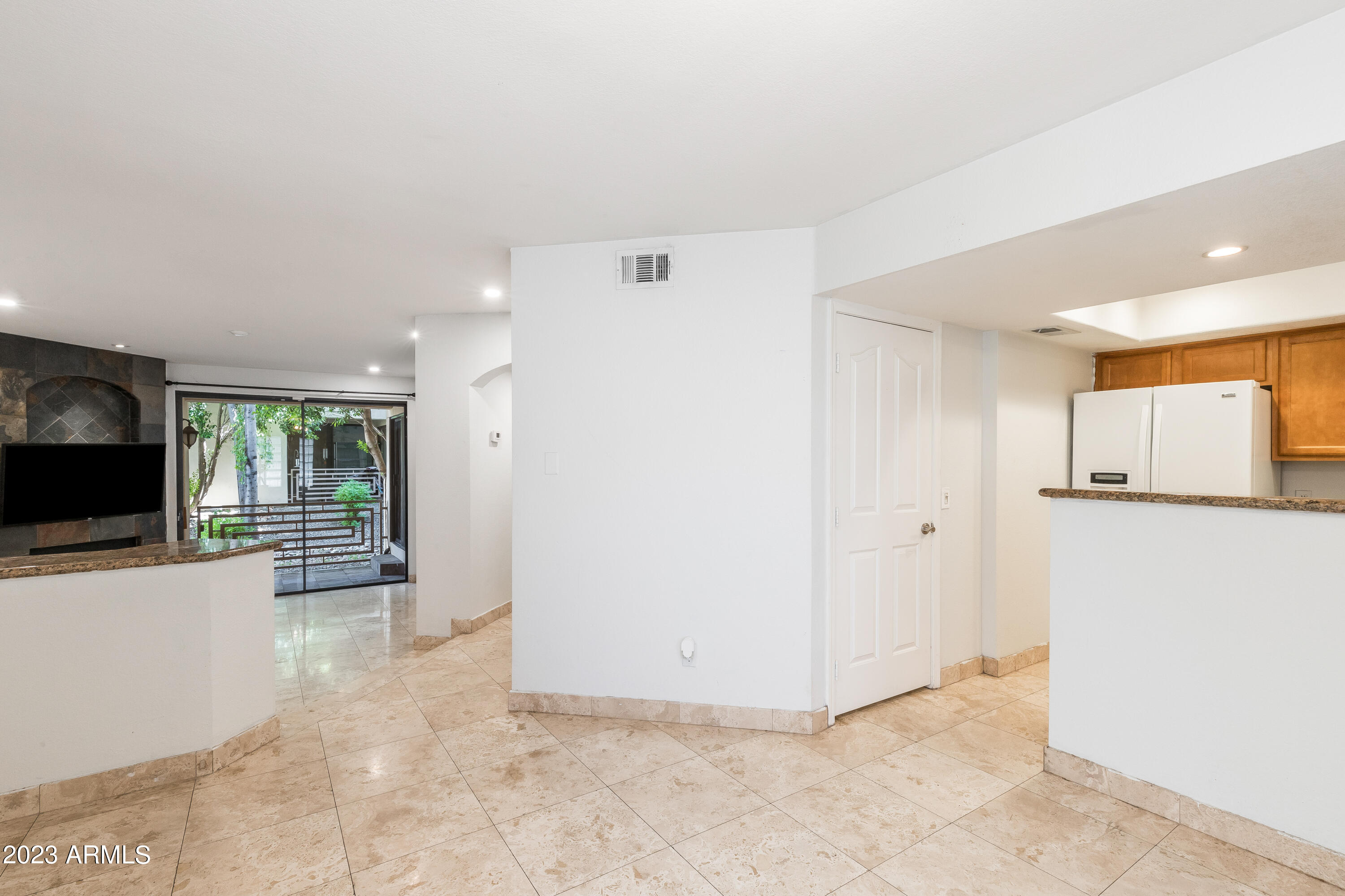 3235 East Camelback Road, Unit 106 Phoenix, AZ 85018 - Photo 6 of 17 3225 E Camelback Unit 106-12