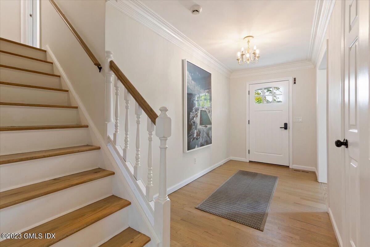 5 Sunshine Avenue Riverside, CT 06878 - Photo 2 of 35 en view interior of the house