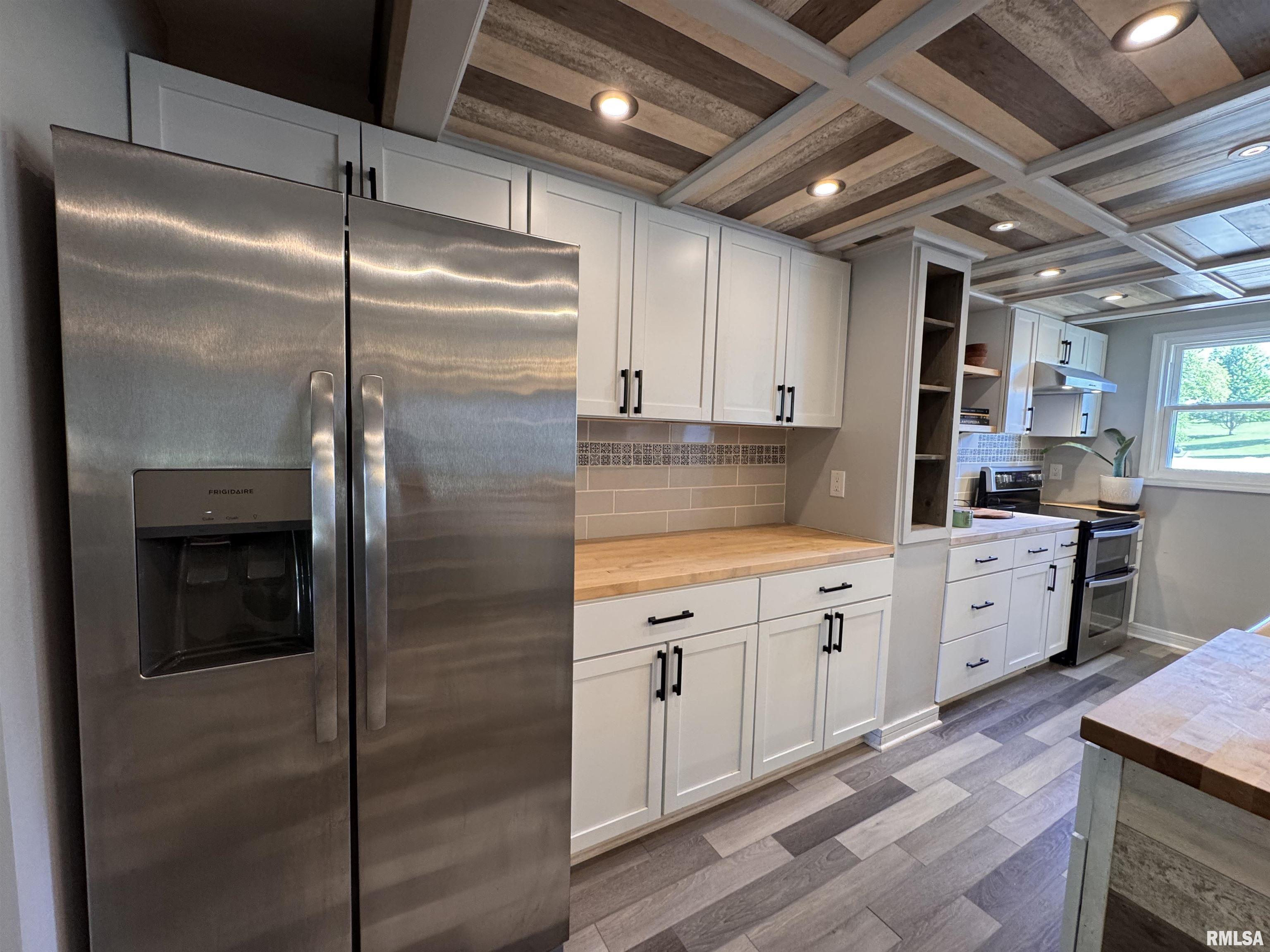 255 Jamestown Road Macomb, IL 61455 - Photo 8 of 35